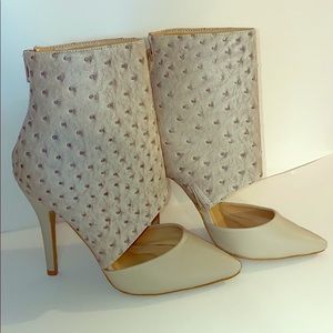 Yoki Sonia booties. Faux Ostrich. Size 6